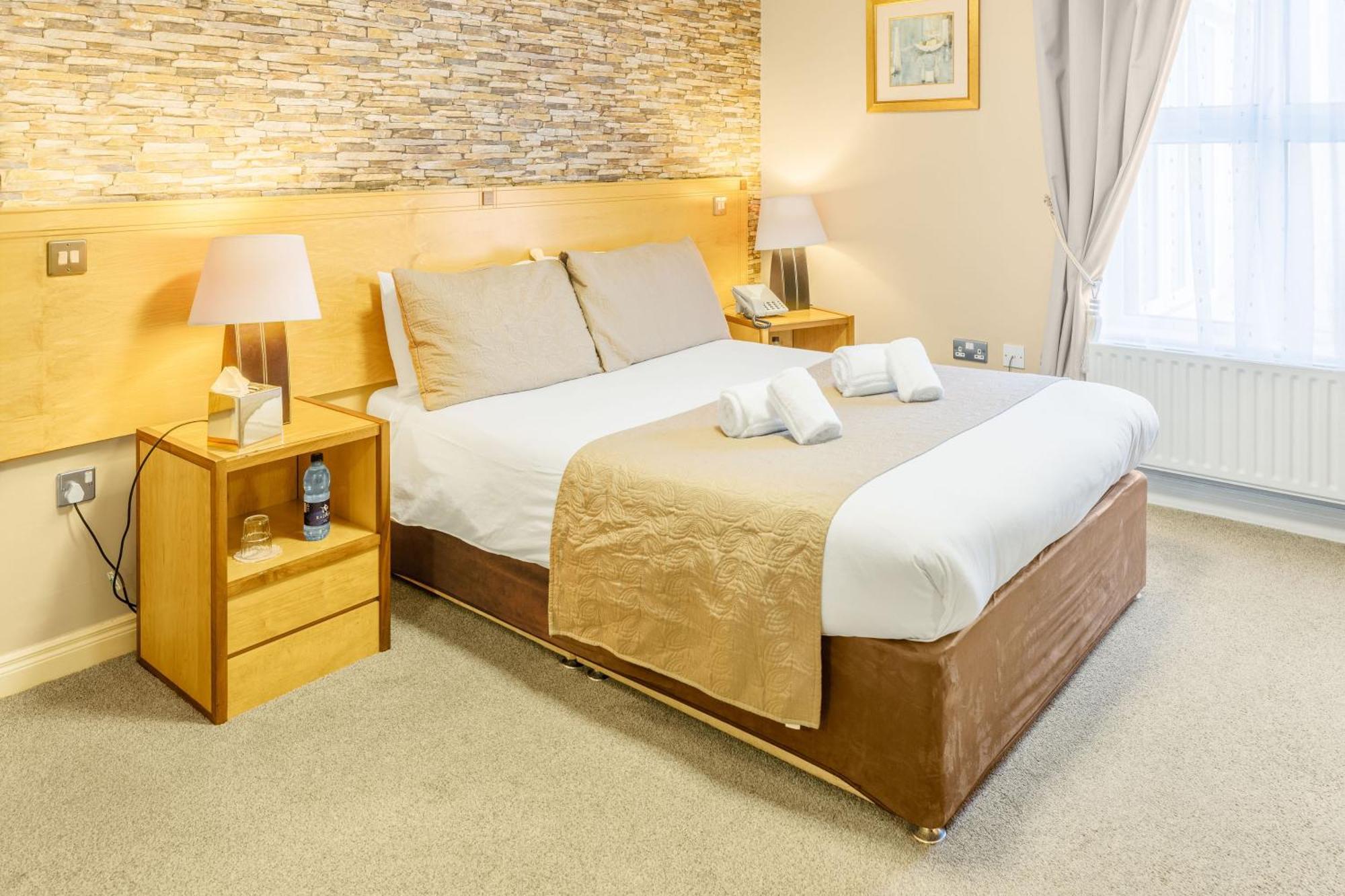 Kilmorey Arms Hotel Kilkeel Buitenkant foto